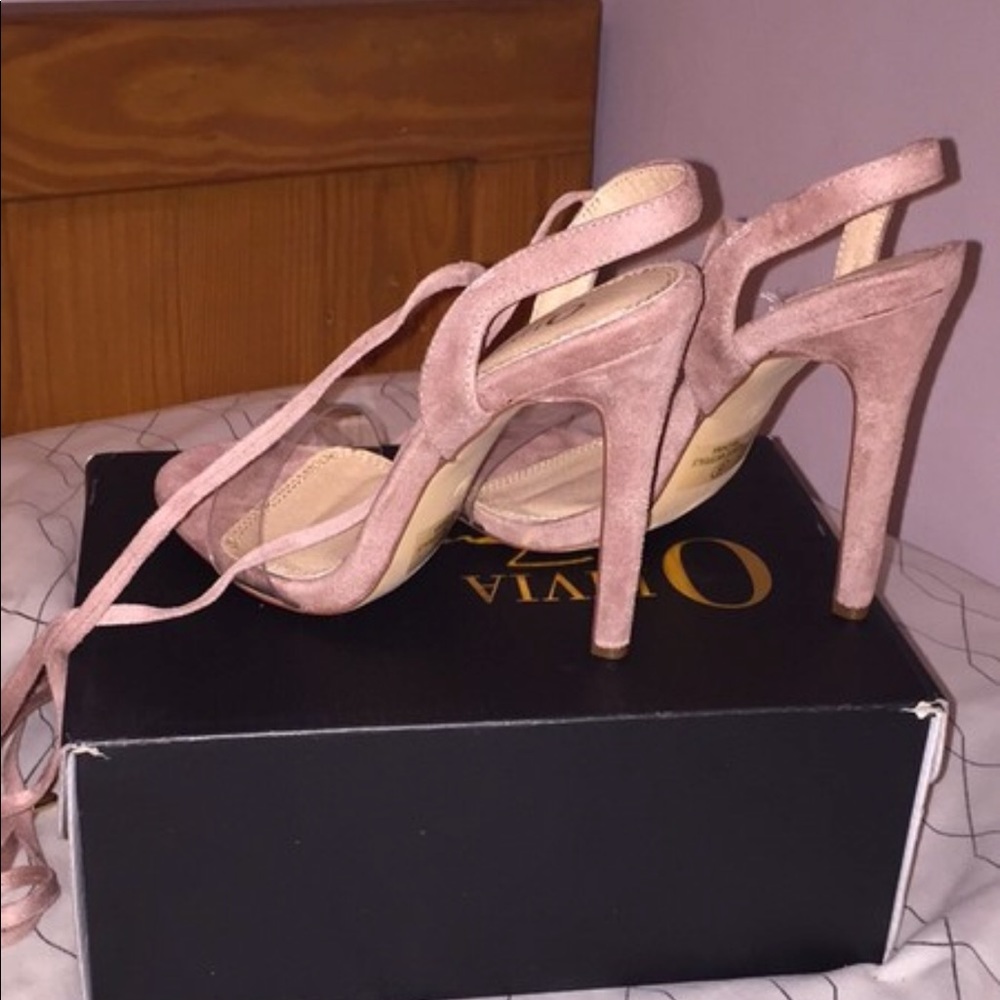 Heels - Picture 4 of 4